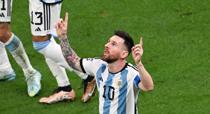 爱游戏移动平台包含锐不可当首场状态出色，加拿大队观众沸腾！，梅西重返赛场再创辉煌时刻的词条