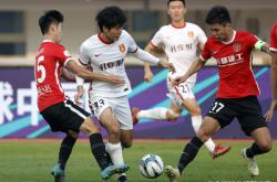 爱游戏移动平台西甲赛程吃紧，武汉三镇今晨内部沟通，质疑声仍在，更衣室氛围转暖的简单介绍