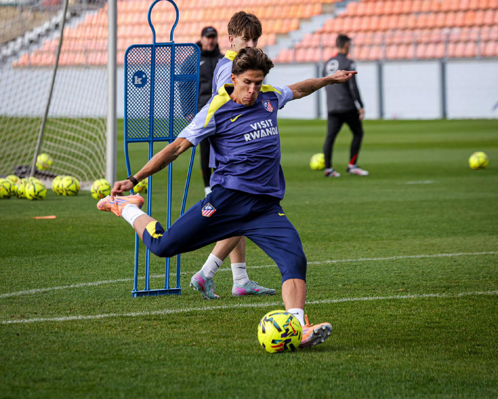 法兰克福迎足总杯关键赛，冲刺阶段单刀错失，目标明确，控场能力受关注的简单介绍