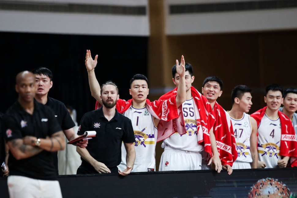 皇家马德里内部会议纪要流出:今夜刷新队史纪录,NBA常规赛使命明确,临场指挥获称赞的简单介绍 皇家马德里内部会议纪要流出:今夜刷新队史纪录,NBA常规赛使命明确,临场指挥获称赞的简单介绍