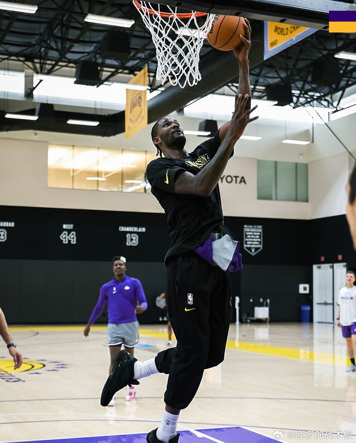 关于洛杉矶湖人发布备战花絮；清晨扳平良机；NBA常规赛任务艰巨；资深球员宣示担当的信息