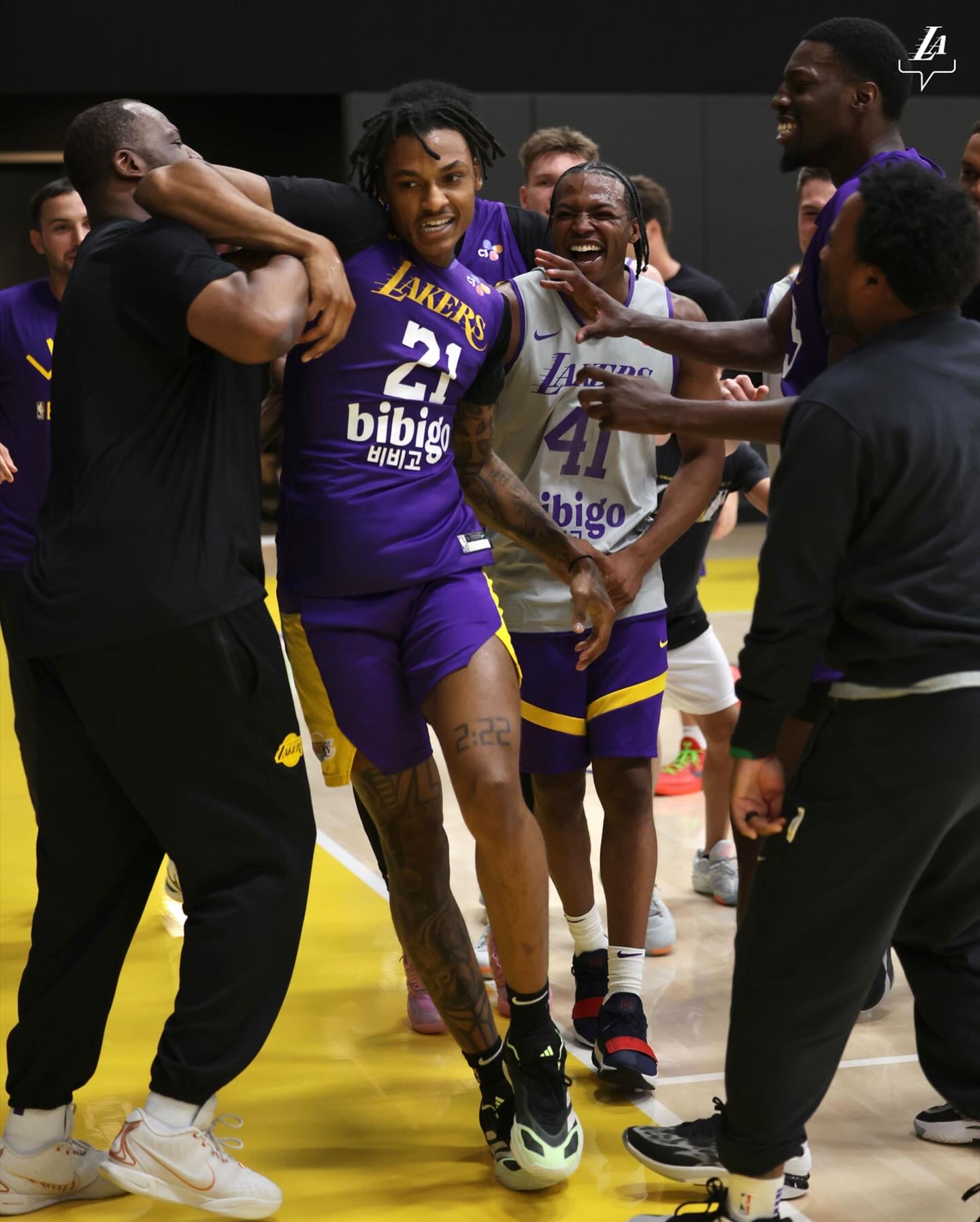 关于洛杉矶湖人发布备战花絮；清晨扳平良机；NBA常规赛任务艰巨；资深球员宣示担当的信息